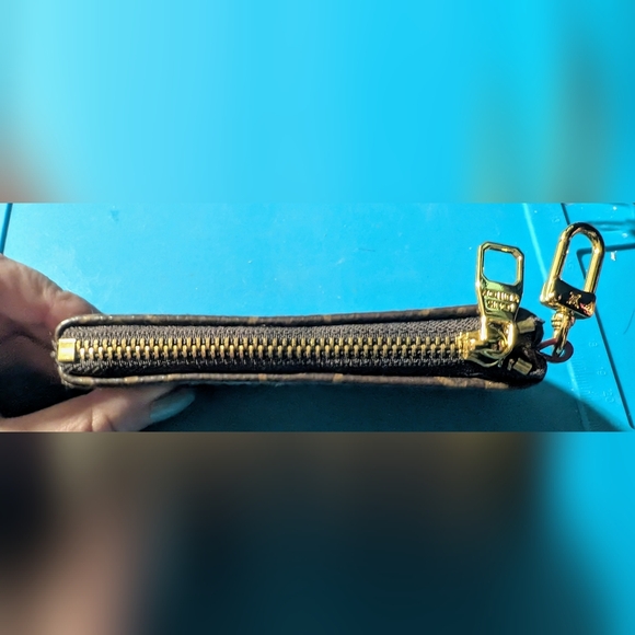 Louis Vuitton Monogram Key Pouch - Picture 6 of 8